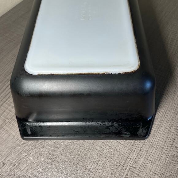 Black and White Snowflake Pyrex 575 B 2 quart Space saver - Picture 16 of 16